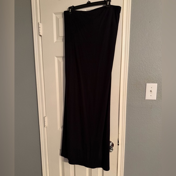Black Strapless Dress - Picture 3 of 8